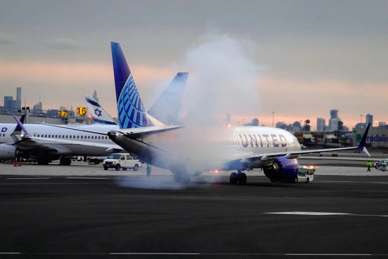 United Airlines 737 MAX 9
