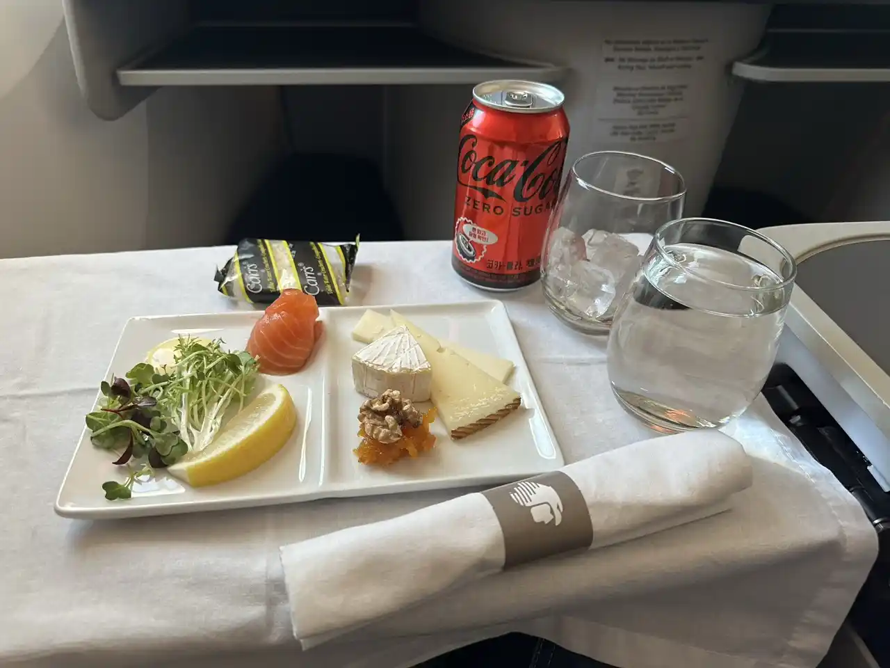 Aeromexico 787-8 Business Class from Seoul to Mexico City: Lunch service