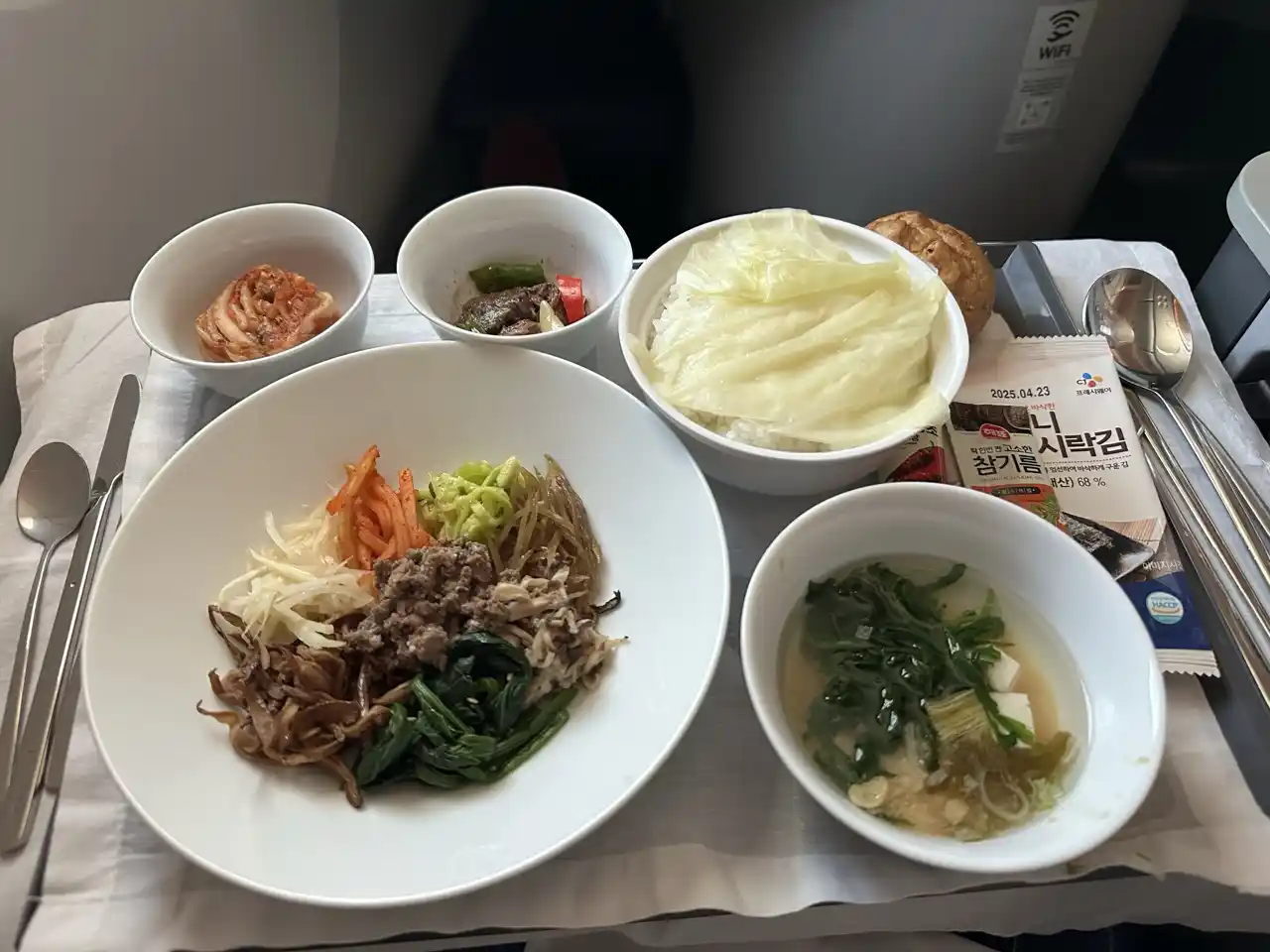 Aeromexico 787-8 Business Class from Seoul to Mexico City: Lunch service