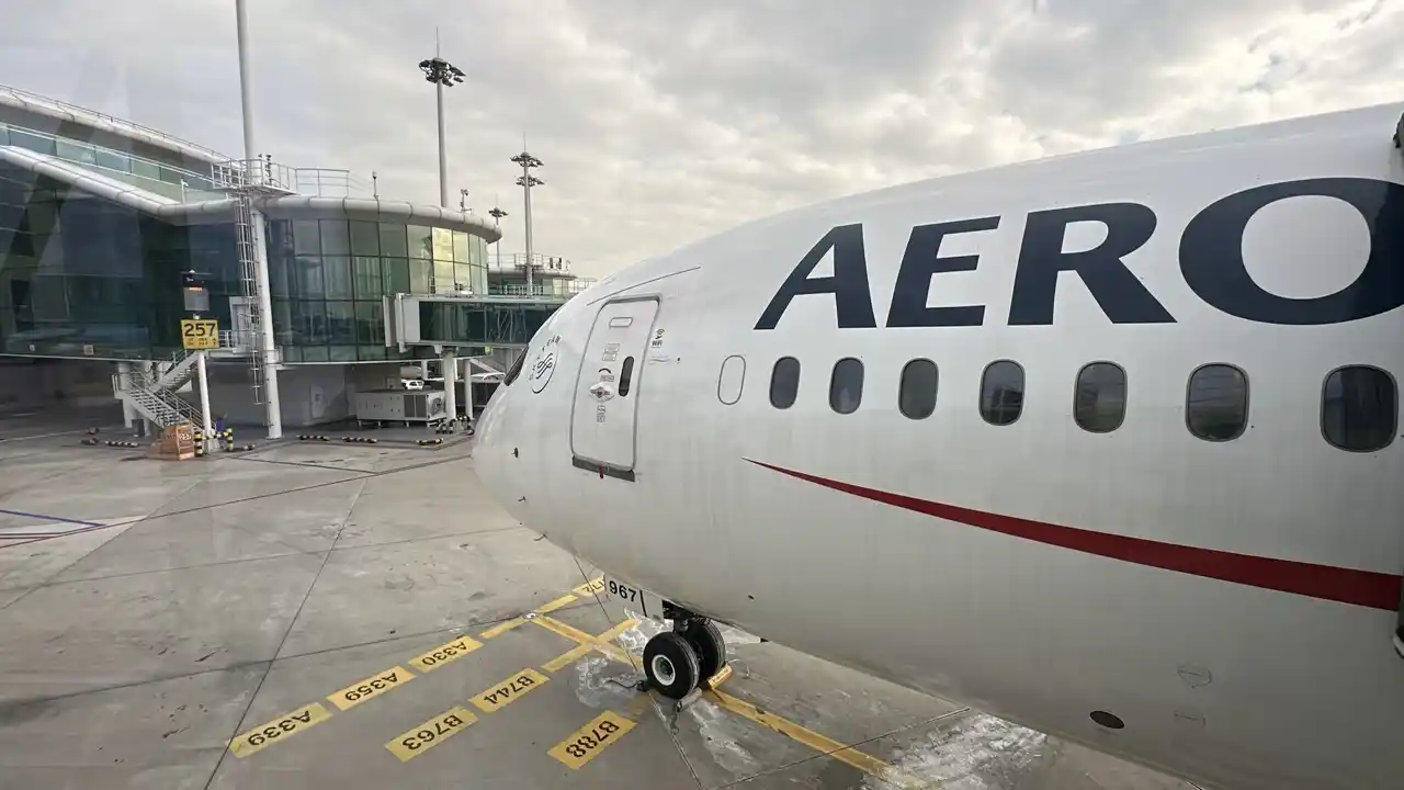 Aeromexico 787-8 at Incheon Terminal 2