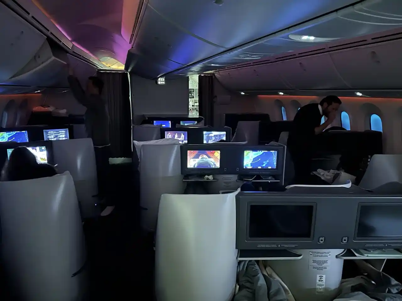 Aeromexico 787-8 Business Class from Seoul to Mexico City: Cabin during the flight