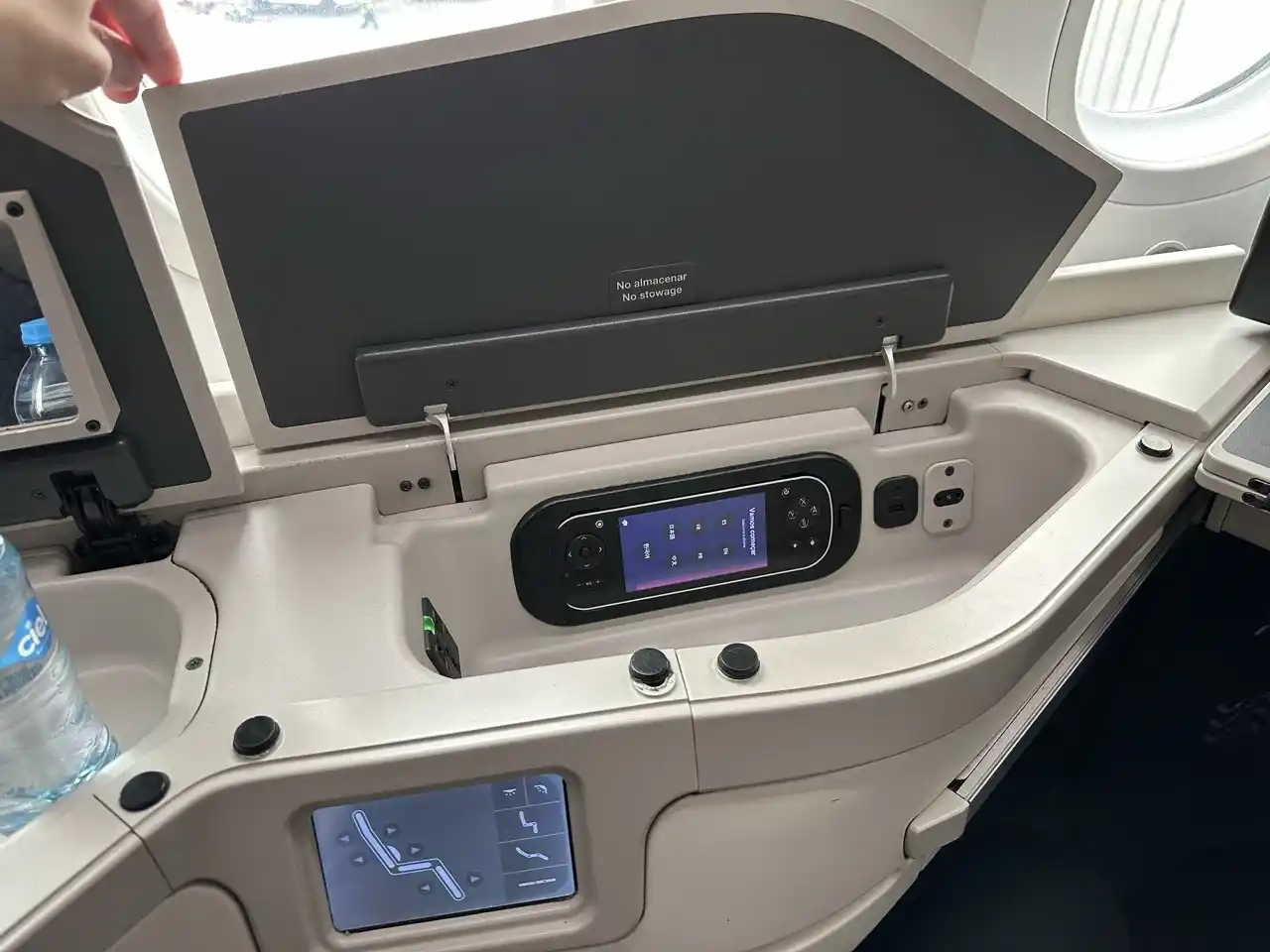 Aeromexico 787-9 Business Class Armrest and Storage(Premier One)