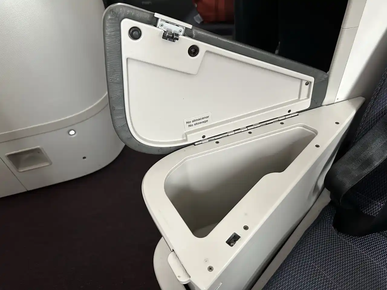 Aeromexico 787-9 Business Class Armrest