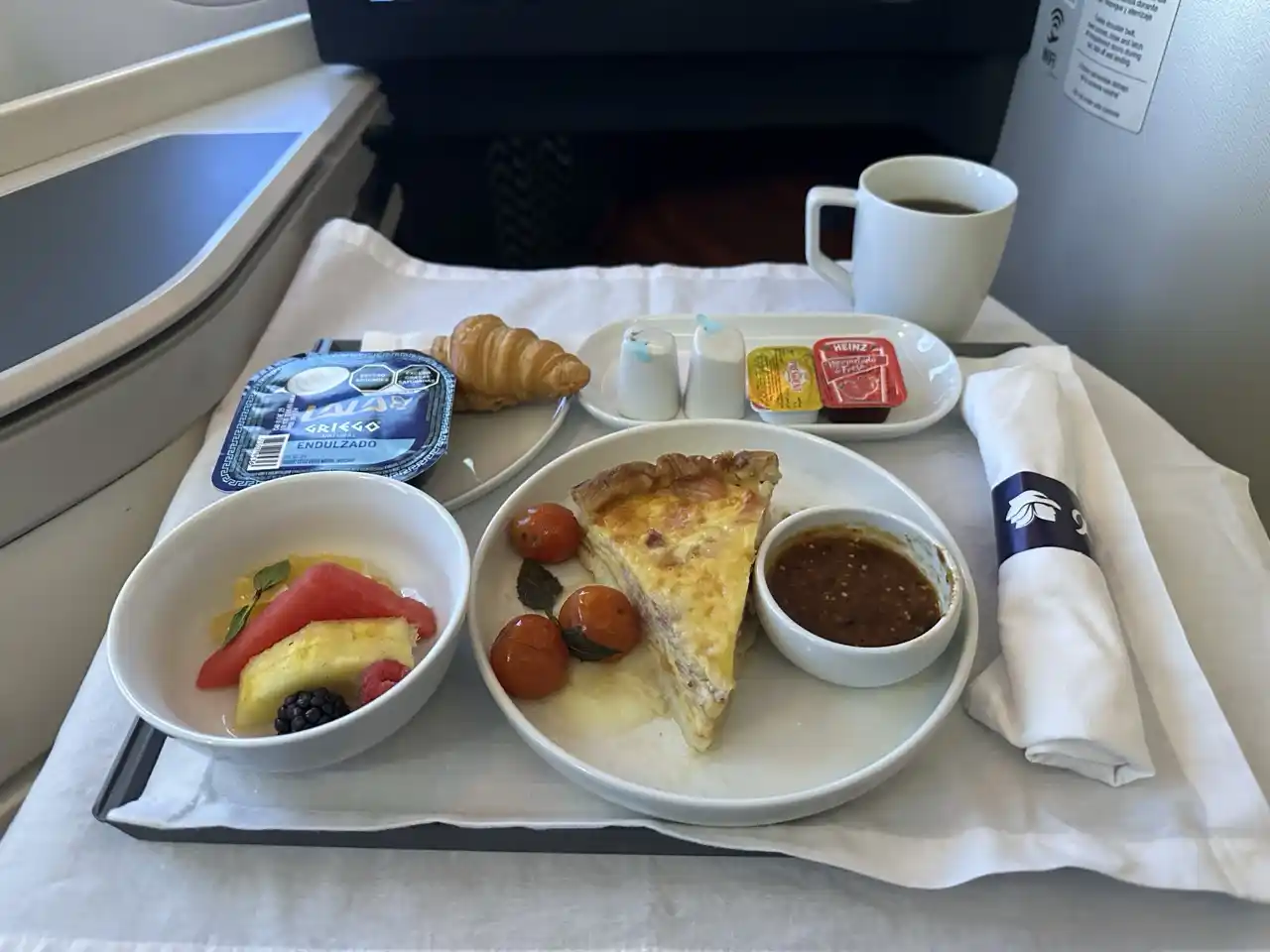 Aeromexico 787-9 Business Class from Mexico City to Buenos Aires: Breakfast service