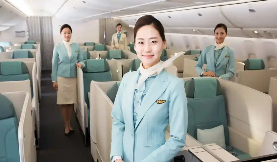 Korean Air crew (2023).