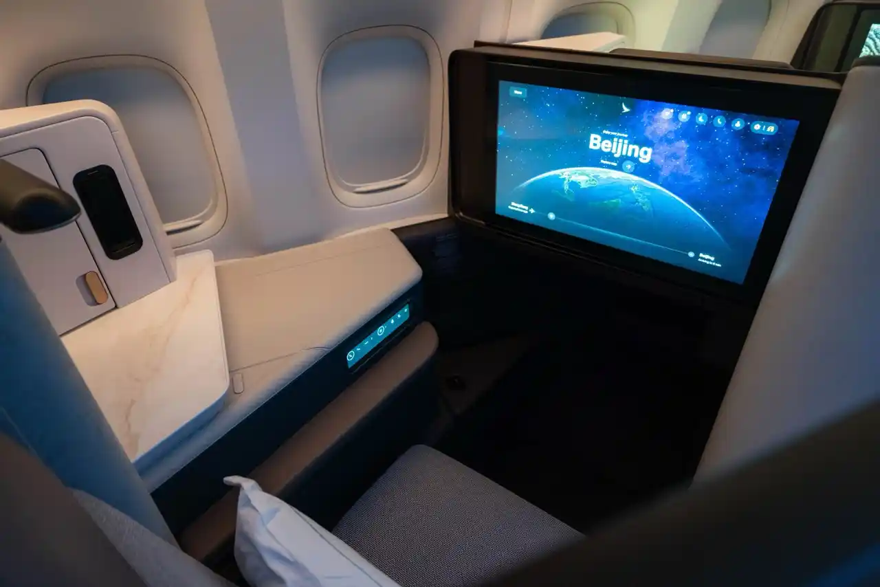 Find award seats on the new Cathay Pacific Aria Suites Business Class concept, from Hong Kong to Beijing.