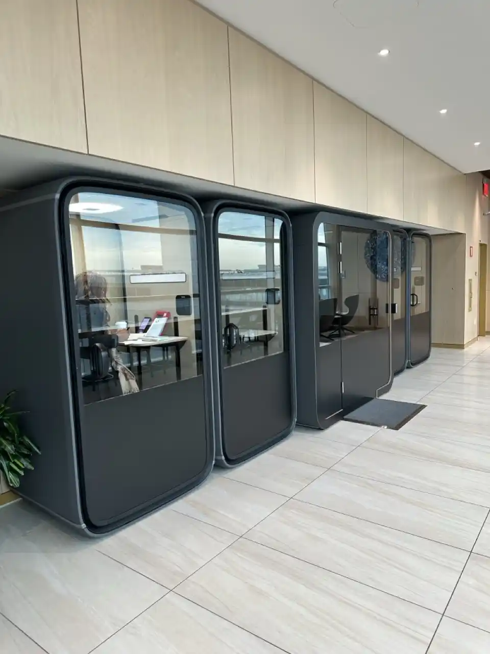 Delta One Lounge JFK: Noise-cancelling booths