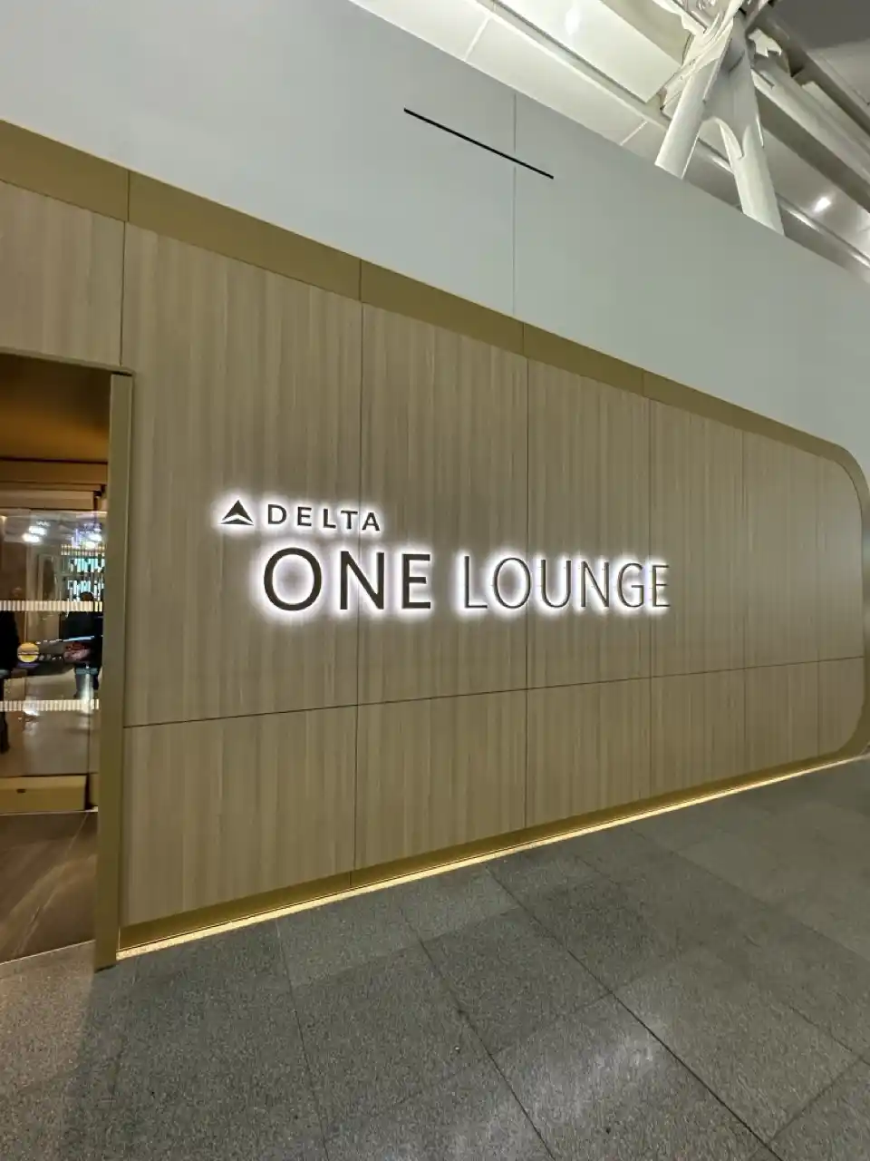 Delta One Lounge JFK Main Entrance (Level 1)