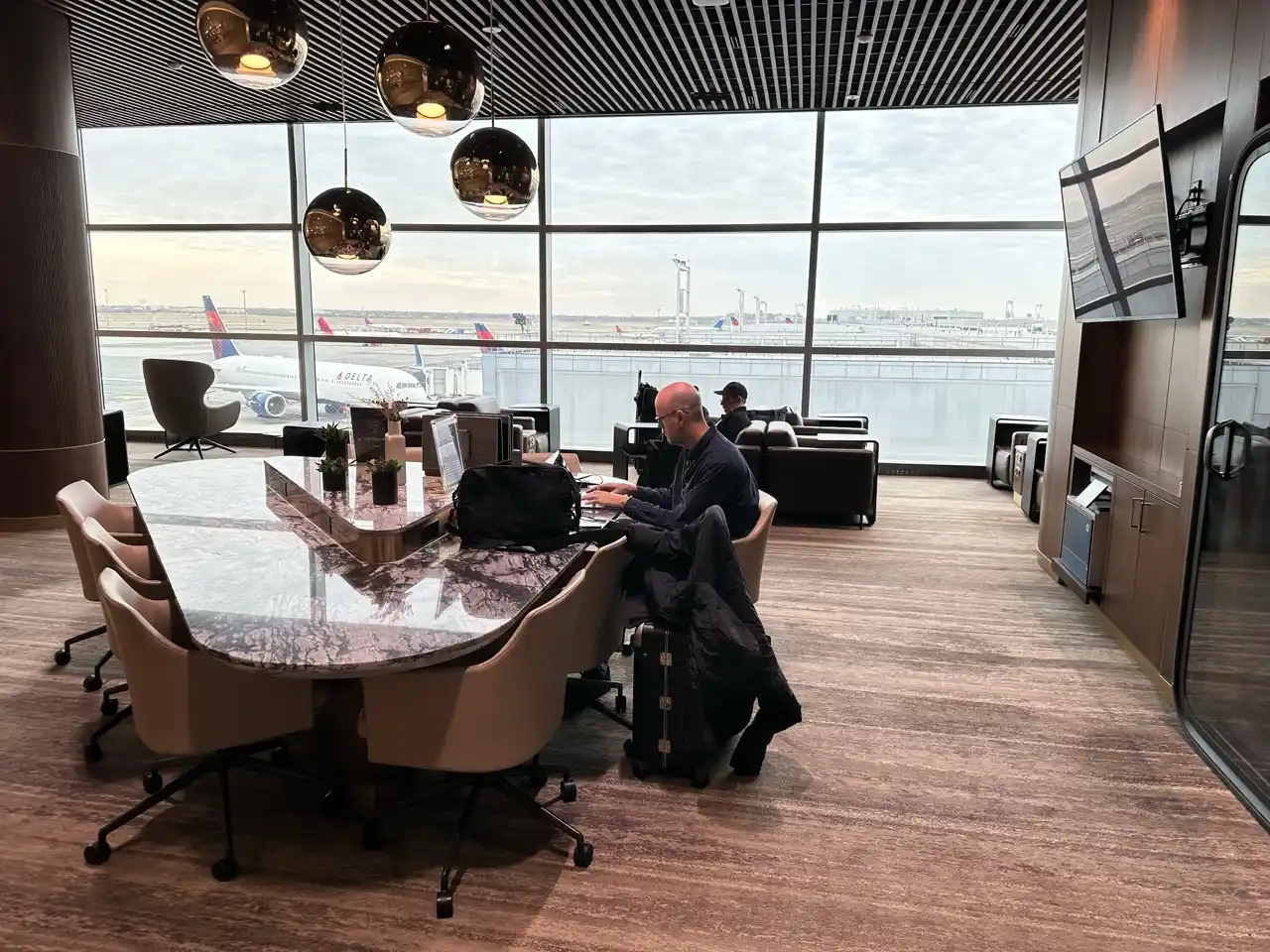 Delta One Lounge JFK: Work and Office areas