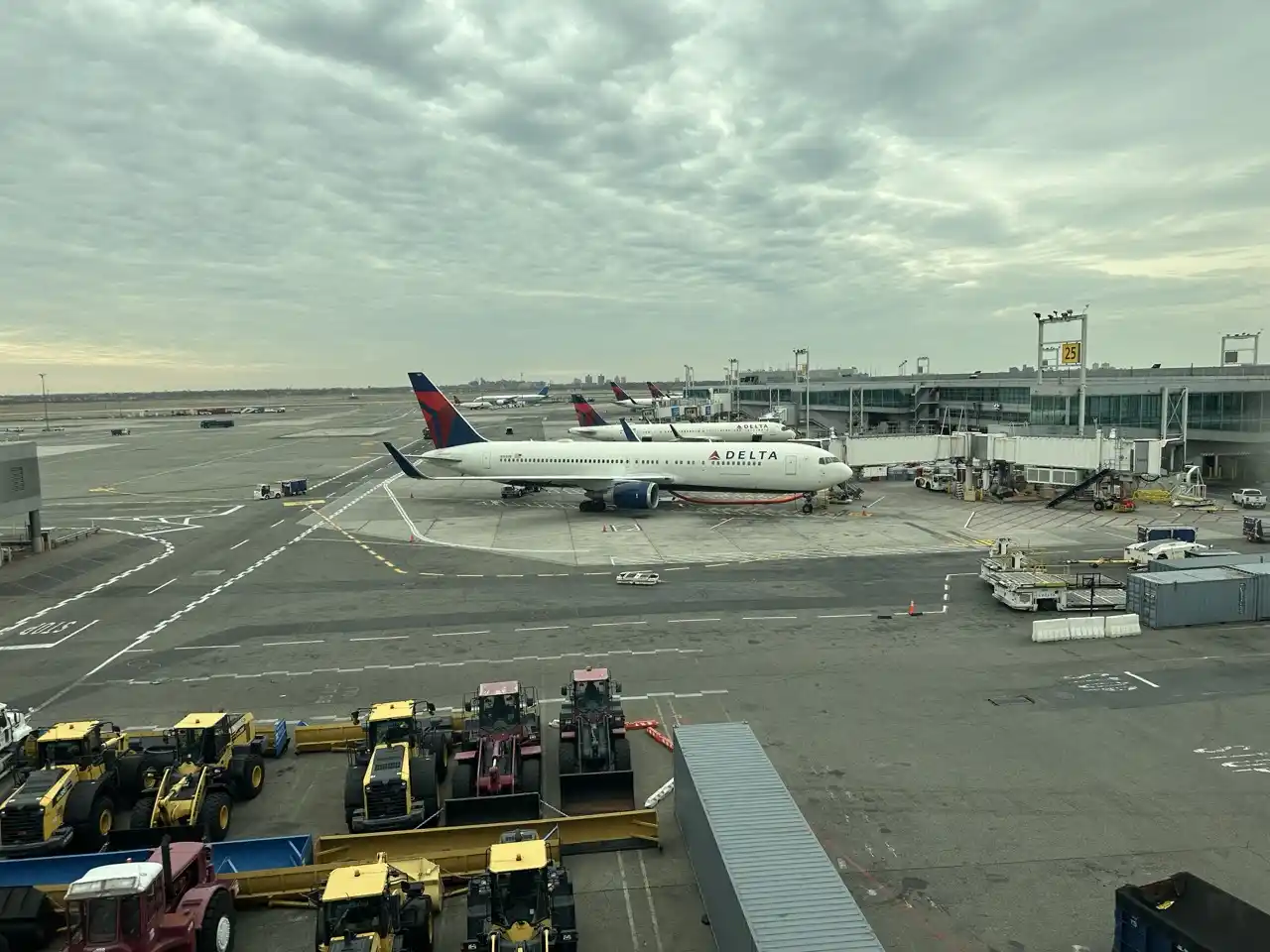 Delta One Lounge JFK: Outdoor Patio Views