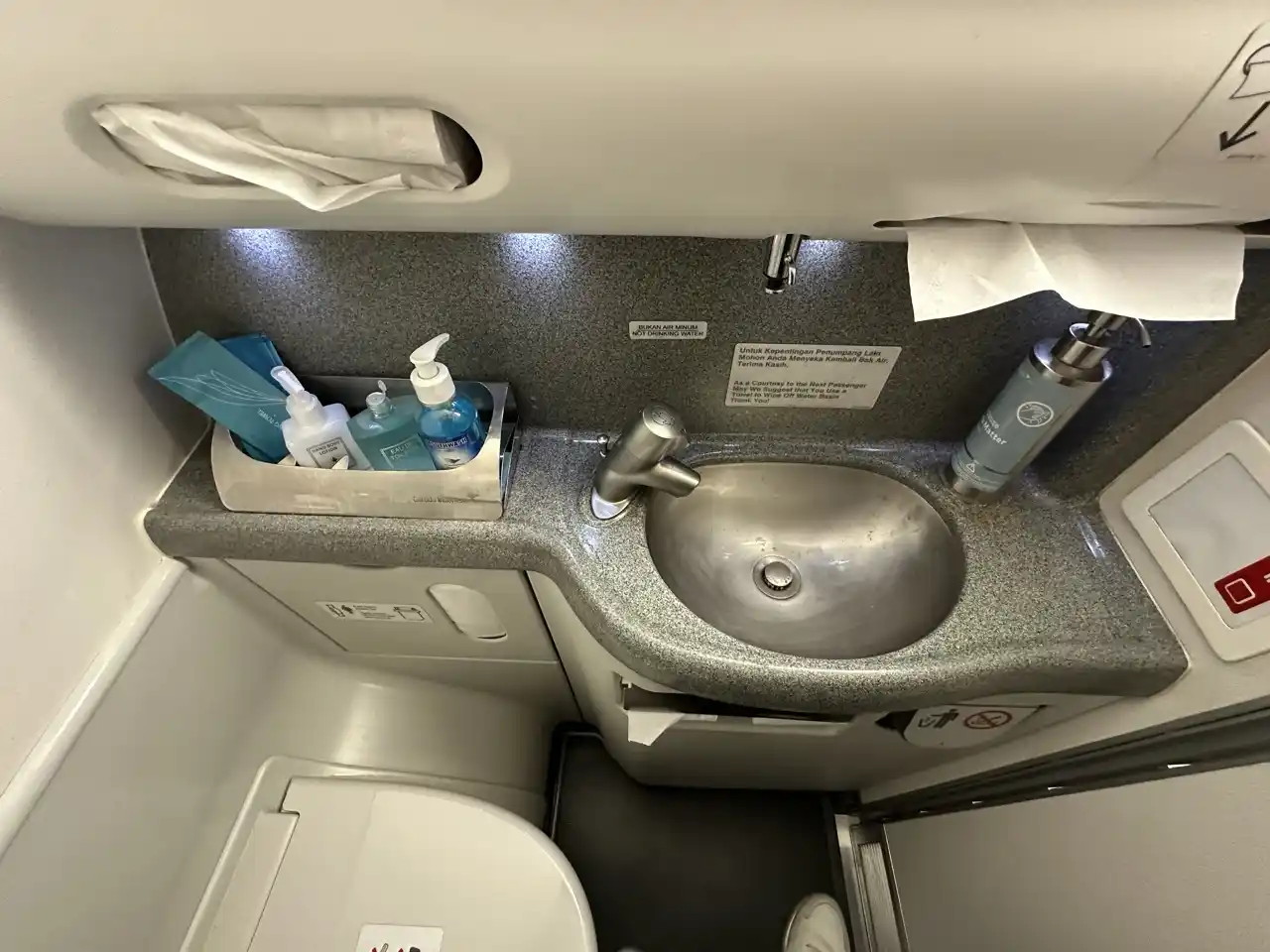 Garuda Indonesia 737-800 Business Class from Bangkok to Jakarta