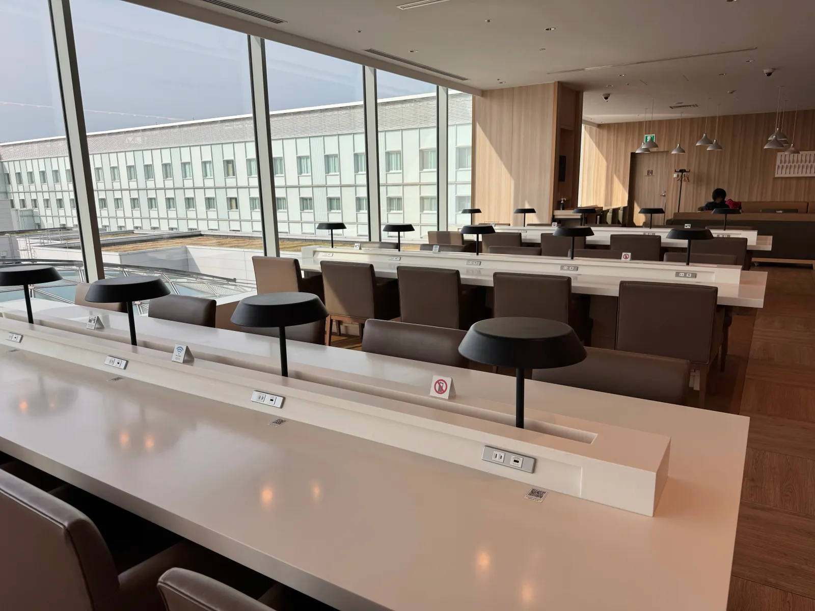 JAL Sakura Lounge at HND