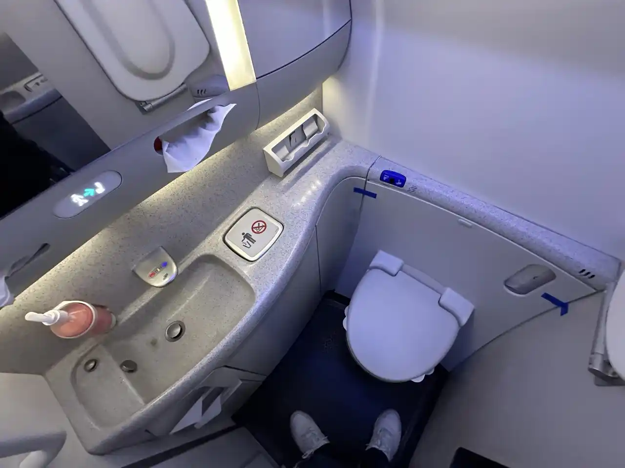 Kenya Airways 787-8 Economy Class Review from Guangzhou to Bangkok