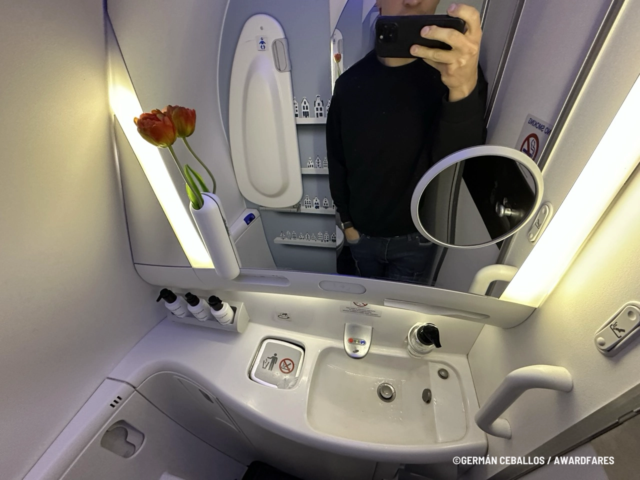 The forward lavatory in the KLM 787-9 Business Class cabin.