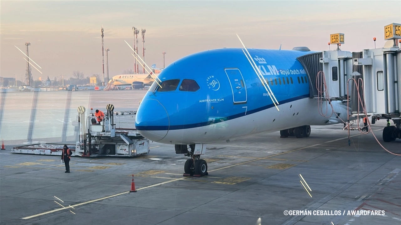 KLM 787-9 World Business Class: Buenos Aires to Santiago.
