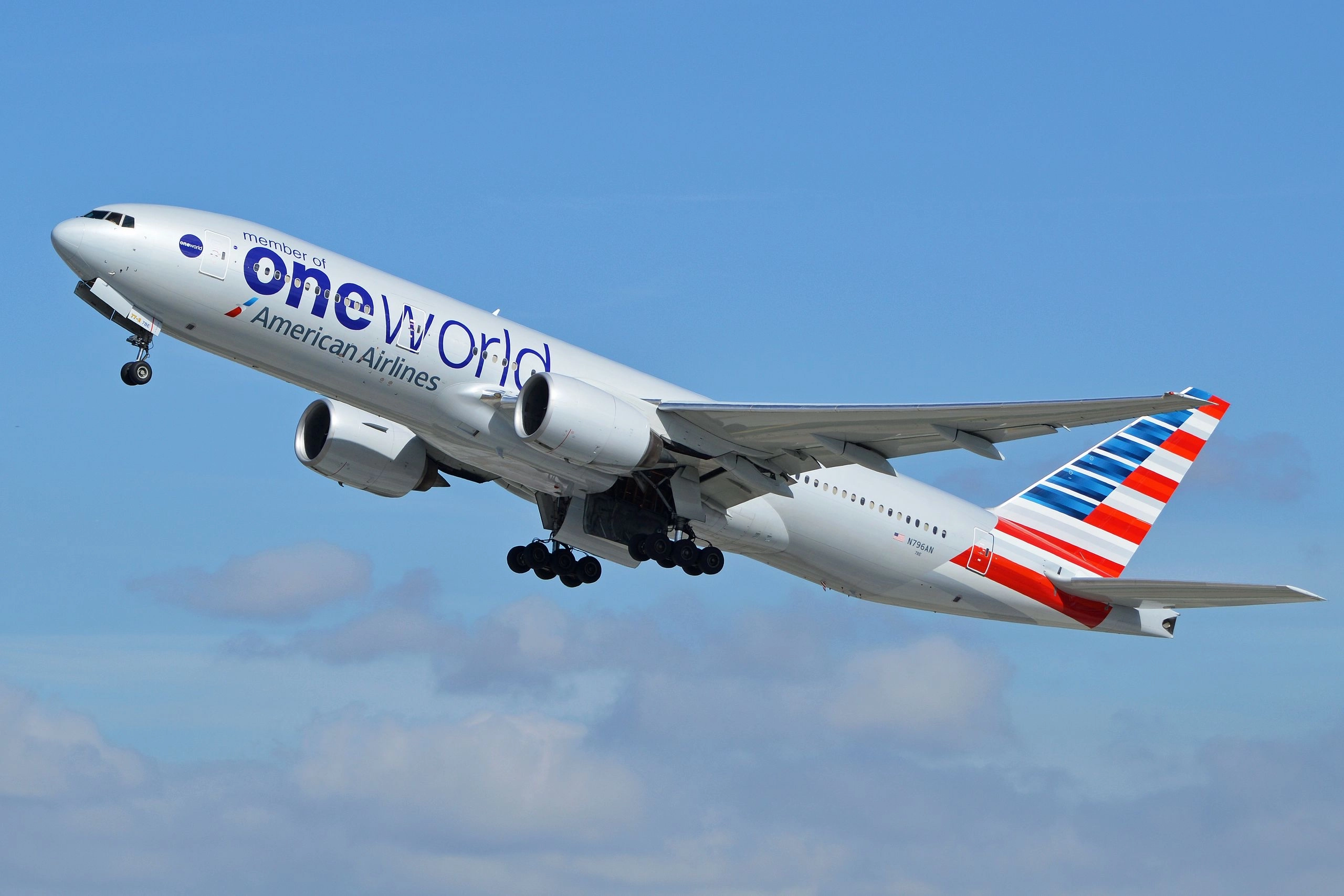 American Airlines Boeing 777-300ER oneworld livery.