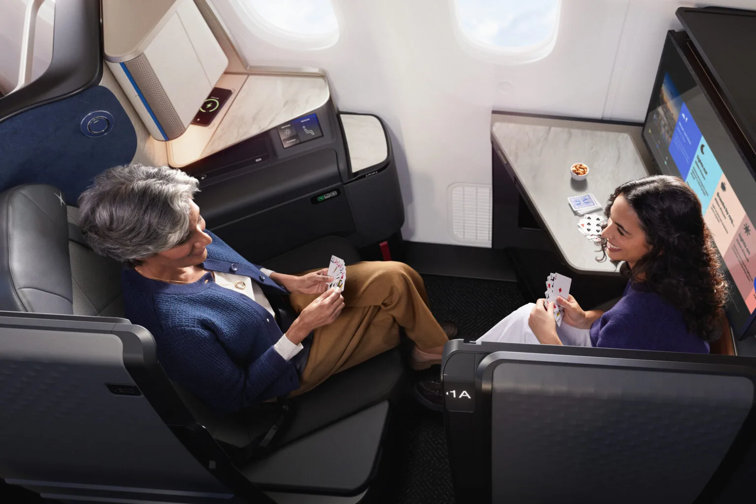 United Airlines reveal new cabin interiors on their 787-9, including Polaris Studio Suites