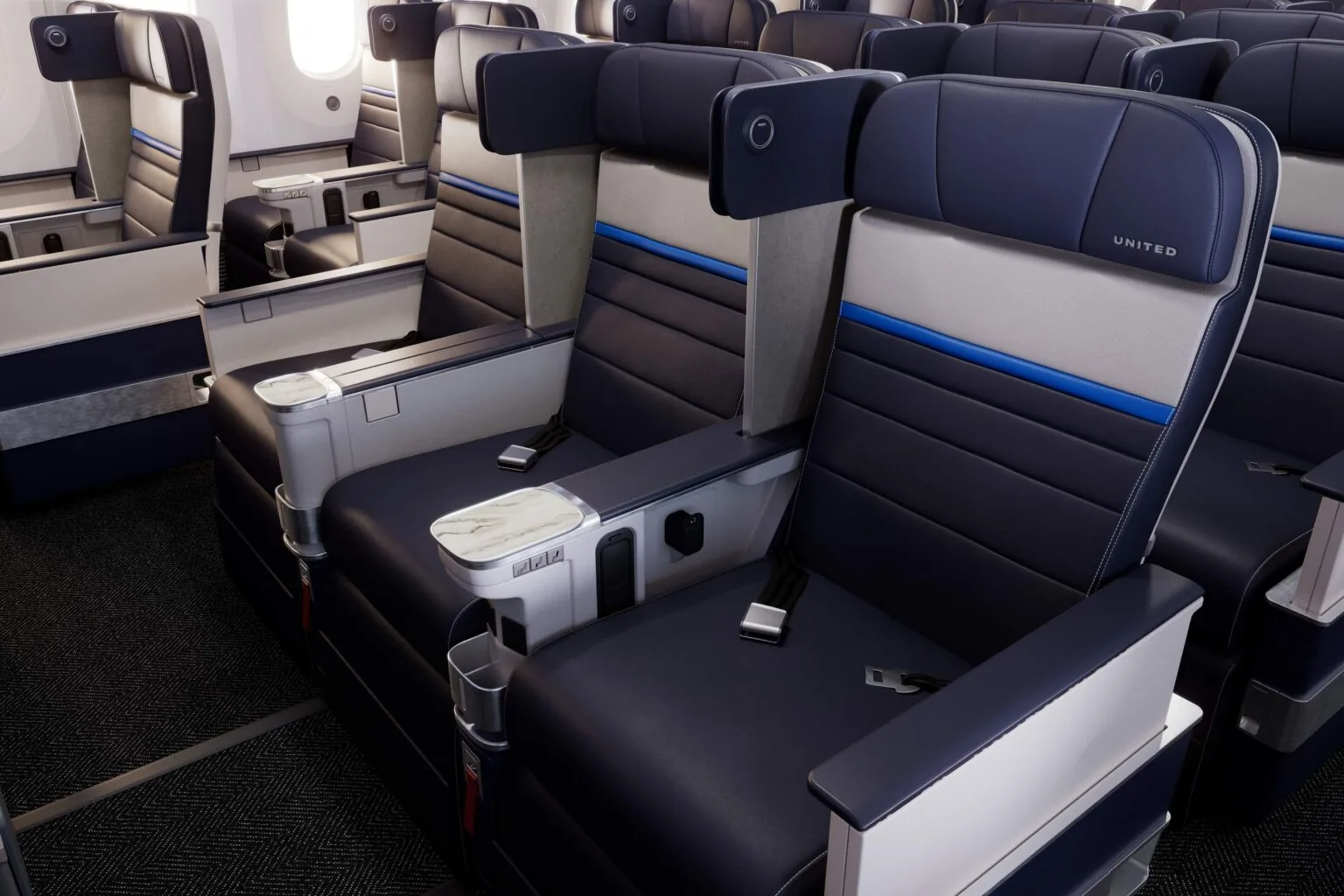 United Airlines reveals new cabin interiors on their 787-9 (Economy and Economy+)